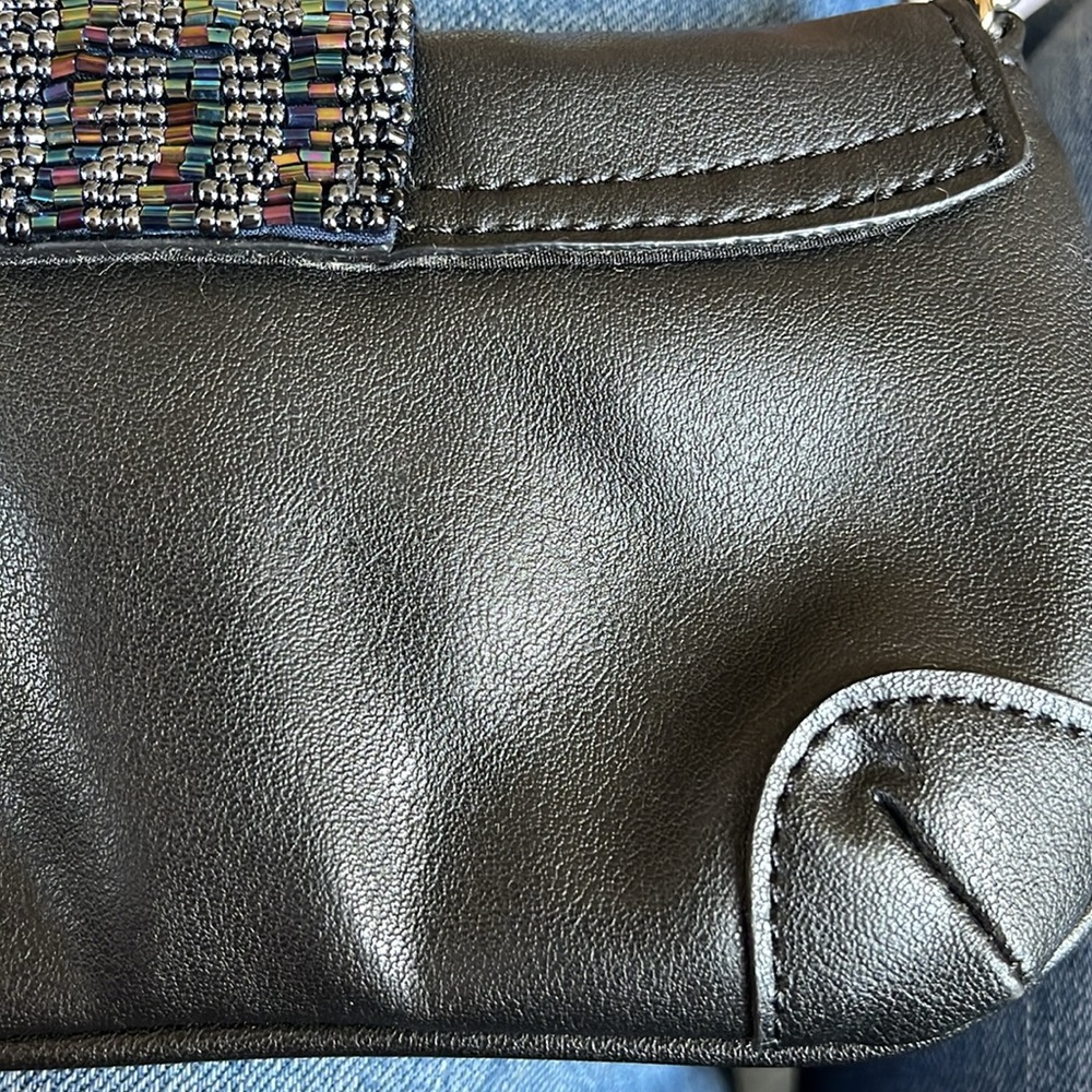 Liz Claiborne Black small wristlet bag w/multi color bead detail chain handle - Picture 7 of 7